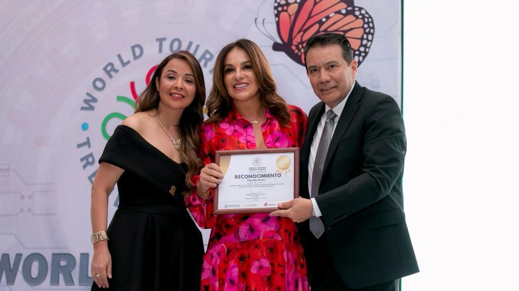 Reconoce Federación de Empresarios Turísticos Nacional a la sommelier Claudia Horta por su promoción al vino mexicano