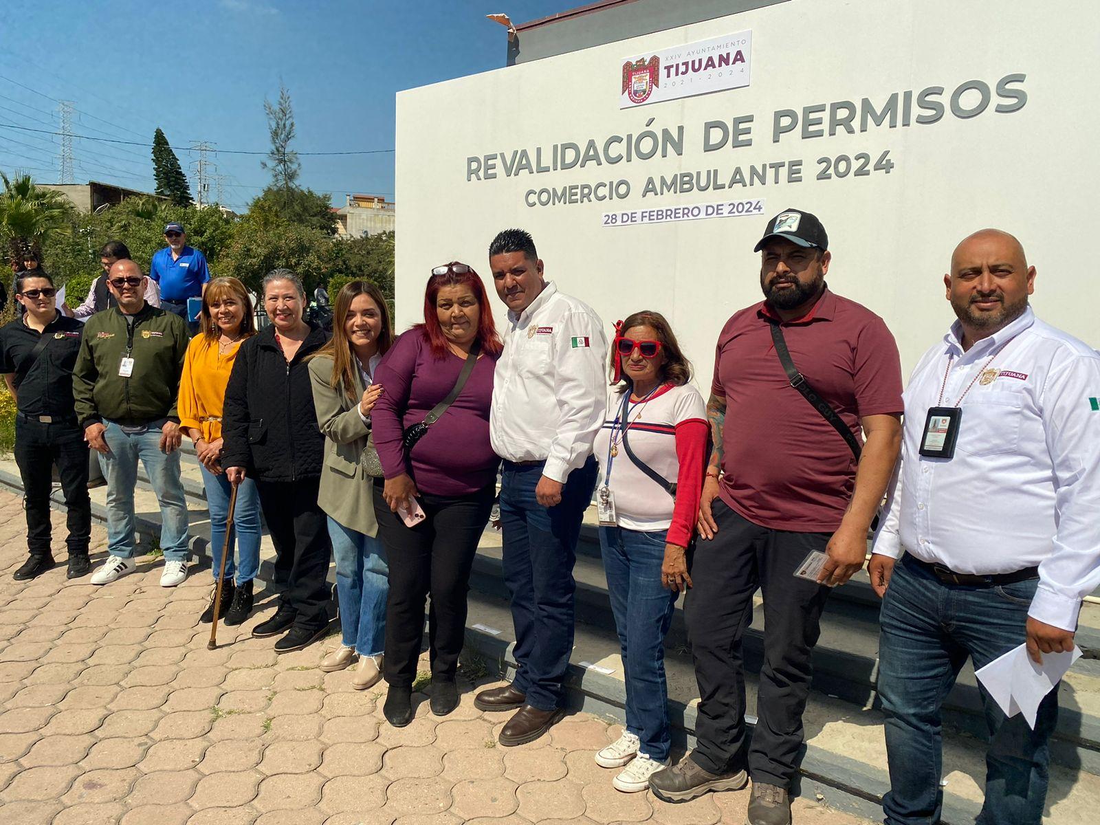 Apoya Ayuntamiento de Tijuana a 400 comerciantes con revalidación y entrega de permisos