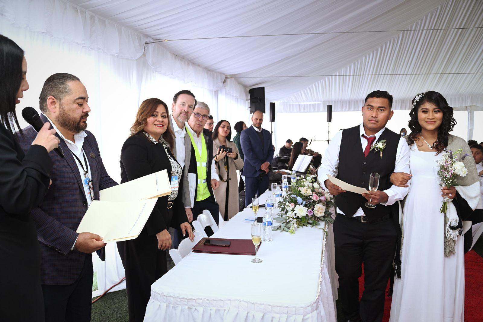 Celebra Ayuntamiento de Tijuana boda colectiva en empresa HP Poly