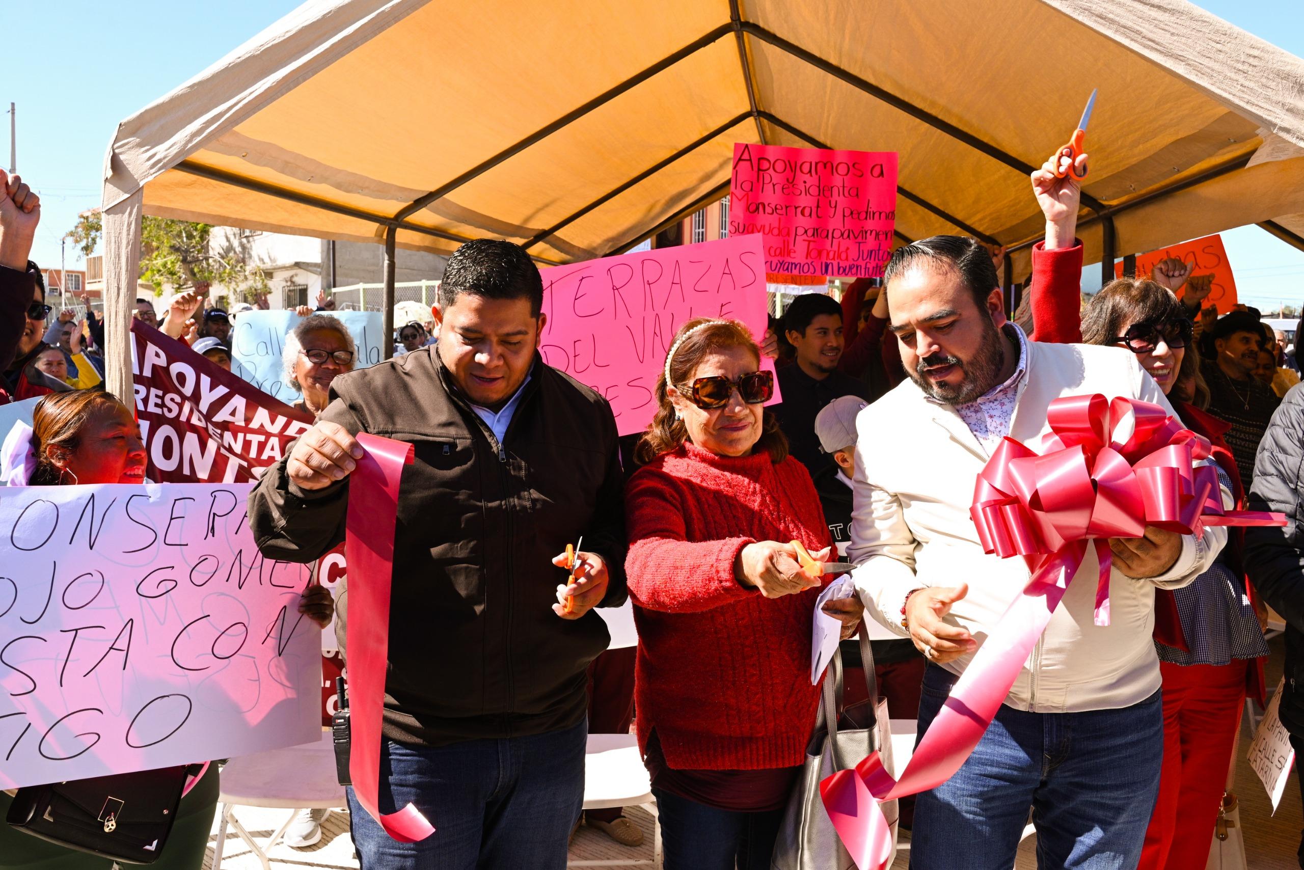 Entrega Gobierno de Montserrat Caballero calle pavimentada en ejido Francisco Villa