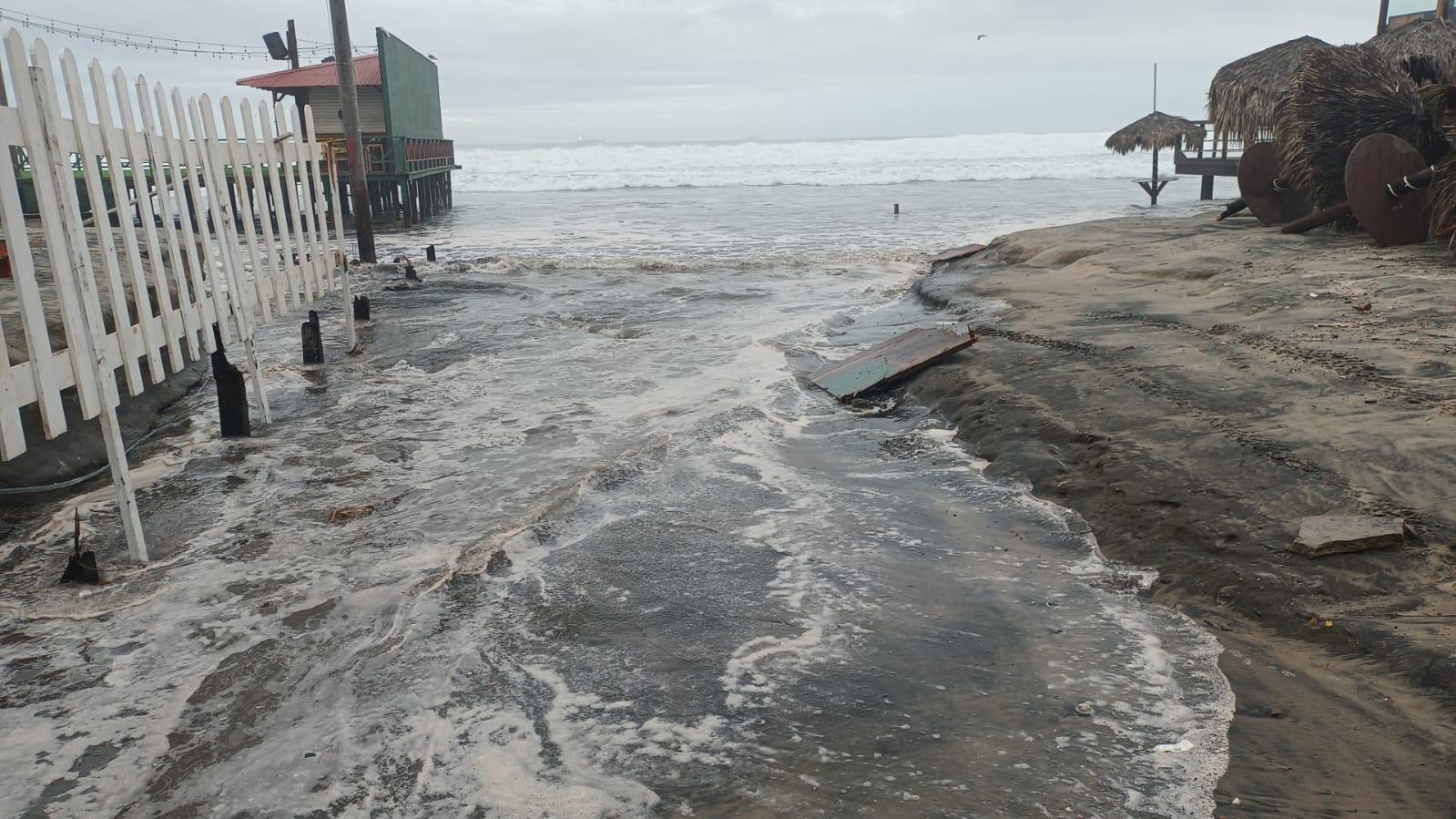 Informa Gobierno de Rosarito presencia de alto oleaje de hasta 12 pies de altura en la región