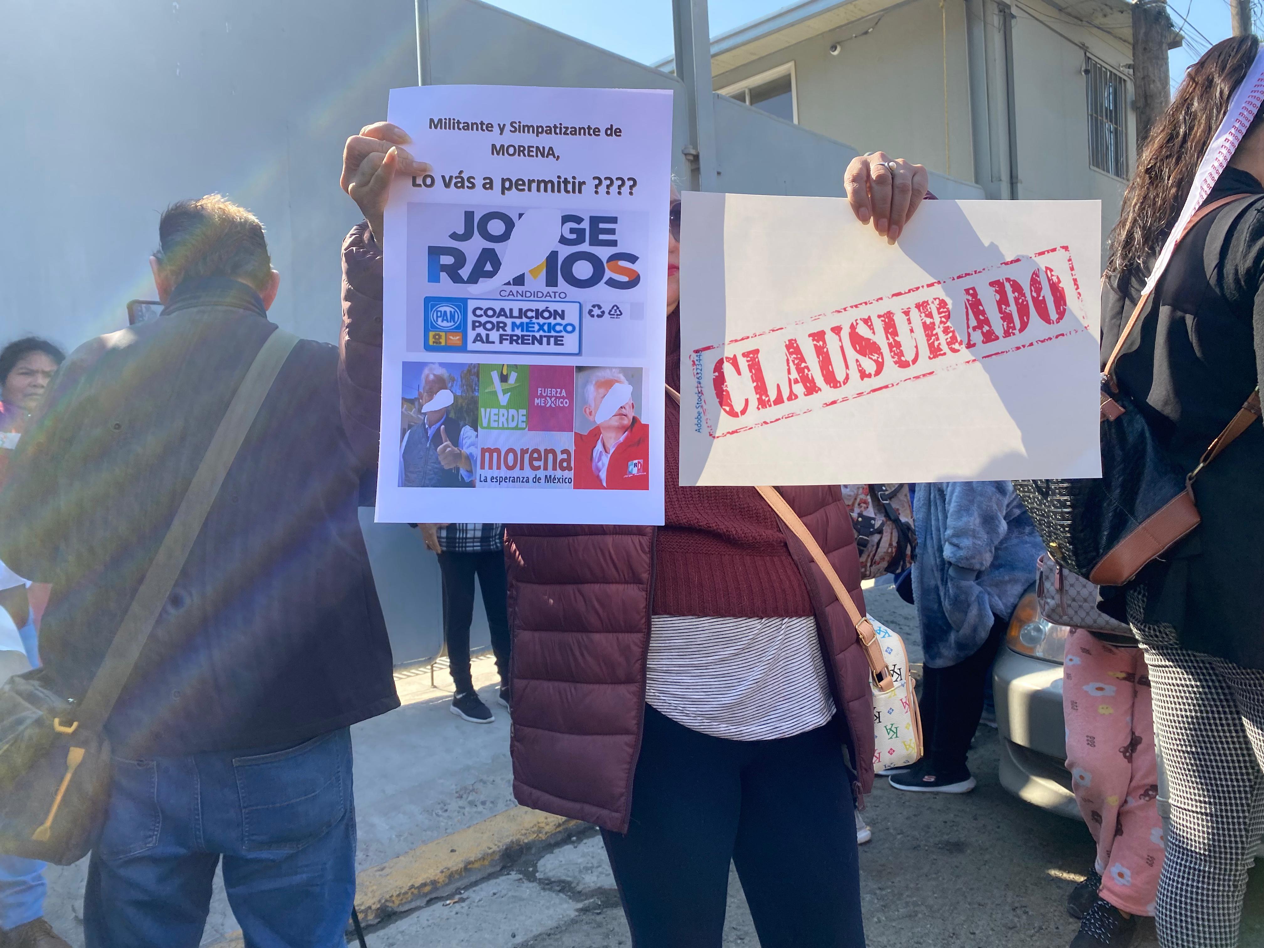 Militantes morenistas clausuran simbólicamente casa Morena en Tijuana
