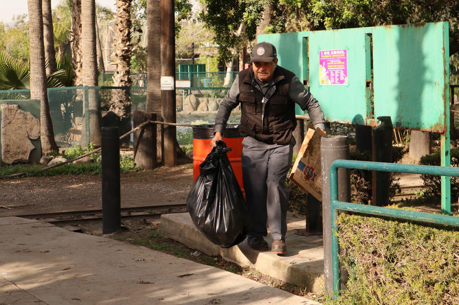 Recolectan siete toneladas de basura semanalmente en Parque Morelos