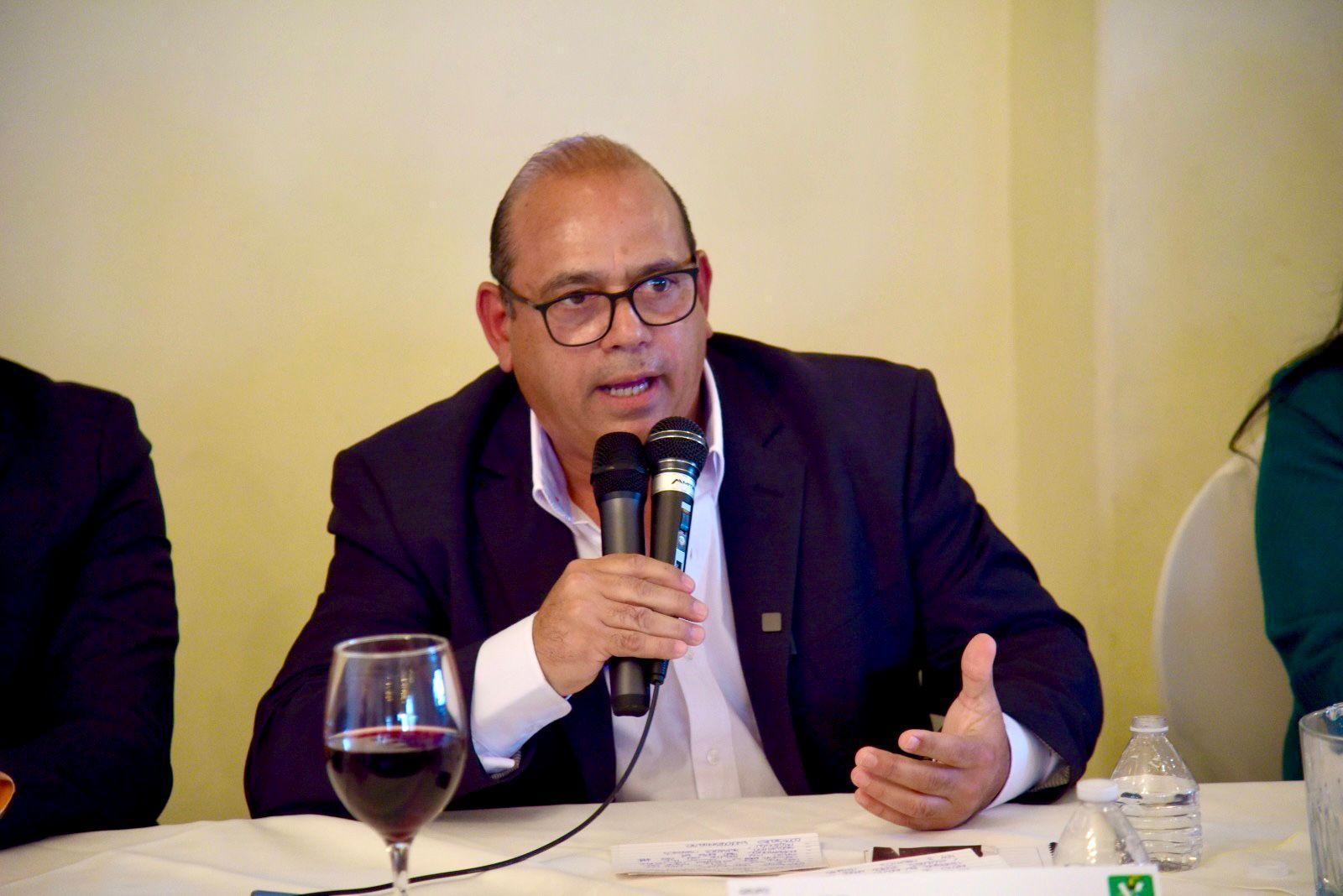 Propone René Romandía acciones para el desarrollo de la proveeduría nacional