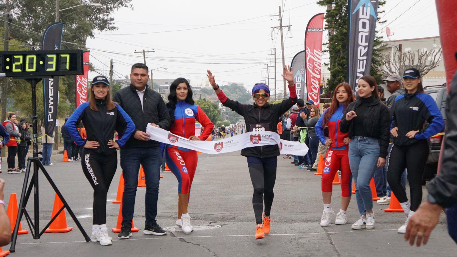 Triunfan rolando real y Tania Muñoz en San Antonio de los buenos