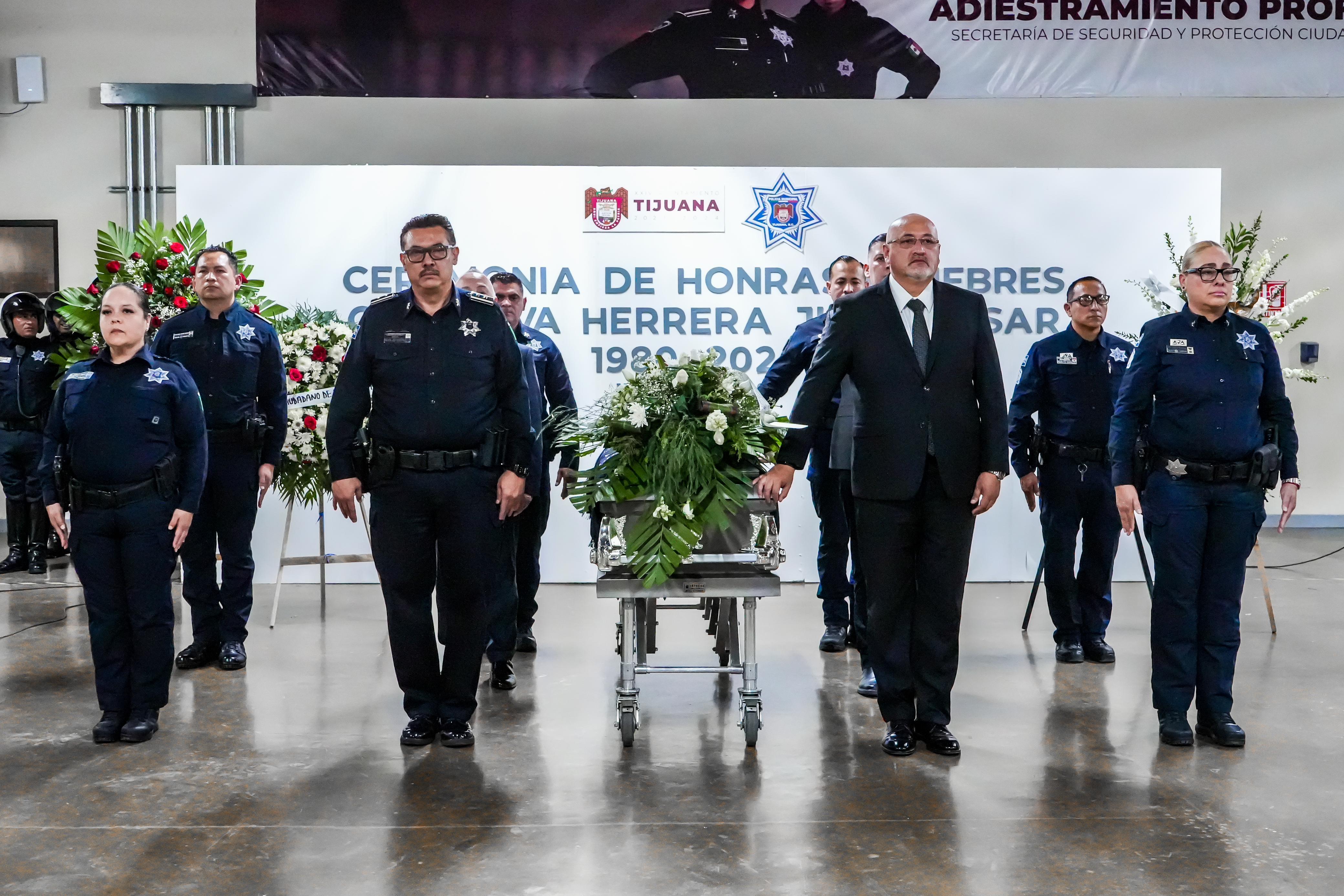 Reconoce alcaldesa Montserrat Caballero a los policías honestos que murieron en cumplimiento de su deber