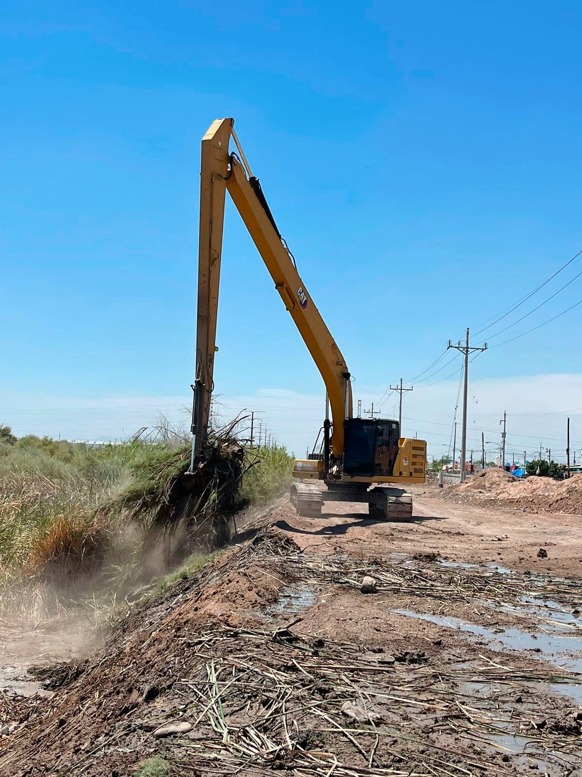 REALIZA CESPM LIMPIEZA Y DESAZOLVE DE DRENES Y SISTEMAS SANITARIOS EN LA ZONA SUR DE MEXICALI