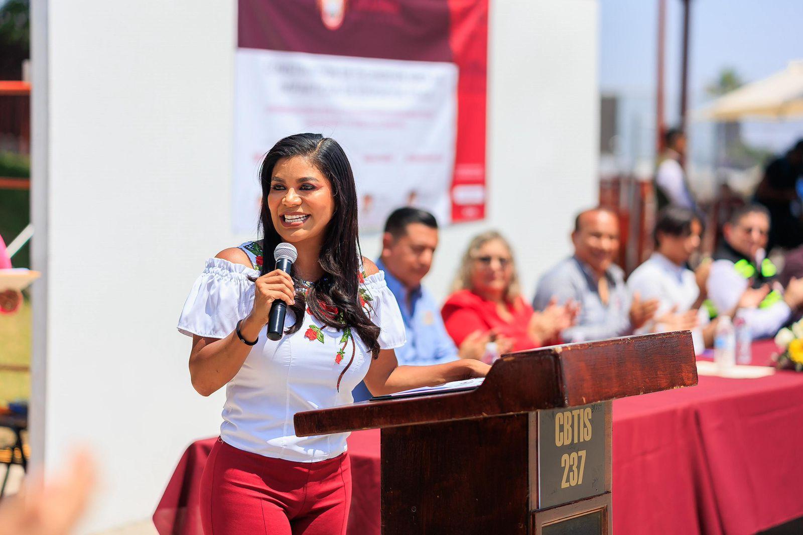 Inaugura alcaldesa Montserrat Caballero techumbre en CBTIS 237 de la colonia Mariano Matamoros