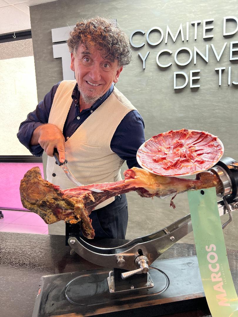 Visita Tijuana el embajador mundial del jamón ibérico Florencio Sanchidrián