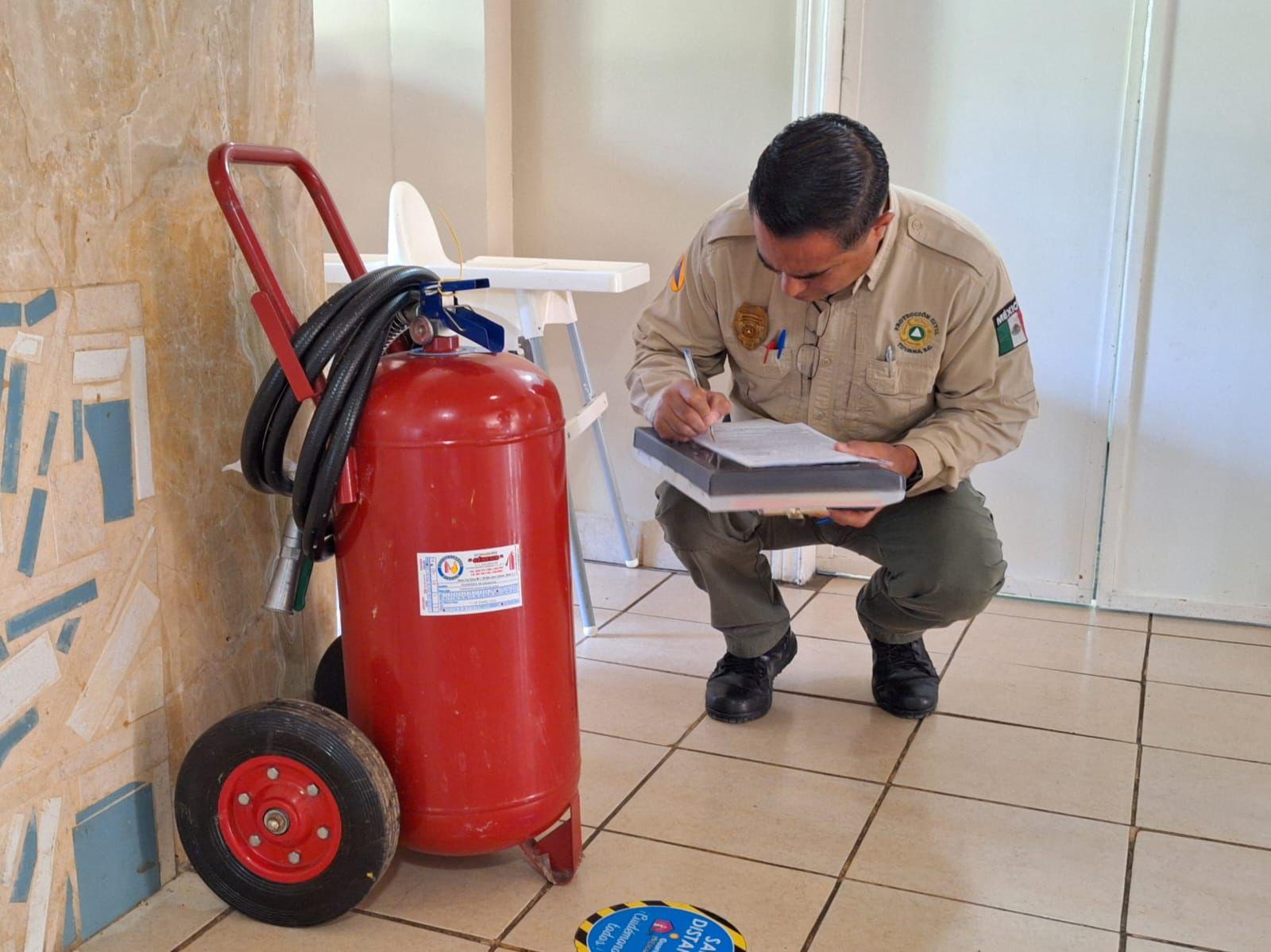 Personal de Protección Civil se actualiza en medidas de inspección a sistemas contra incendios