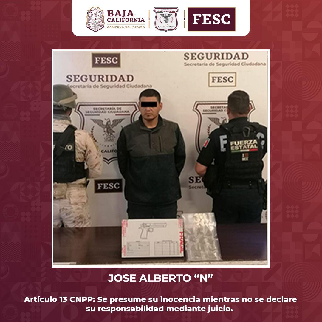 Detienen FESC y SEDENA a presunto narcomenudista en Tijuana; Estaba armado al momento de la detención