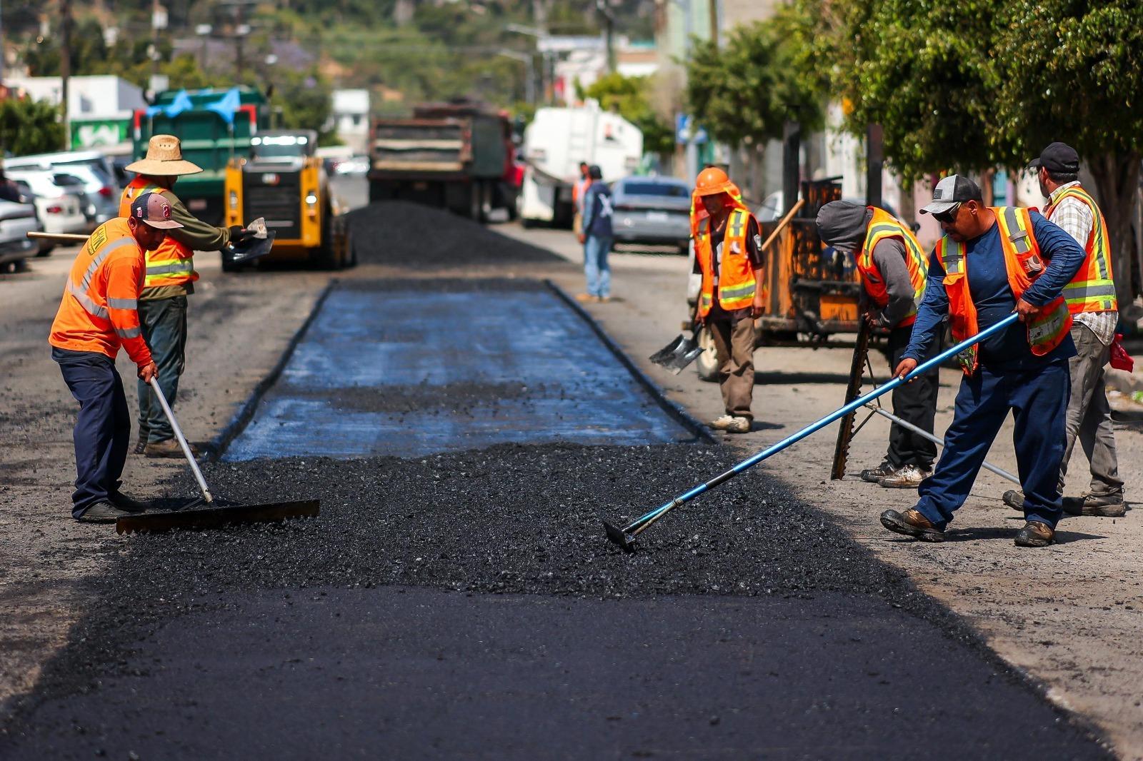 AYUNTAMIENTO DE TIJUANA CONTINÚA CON EL BACHEO EN LA ZONA CENTRO