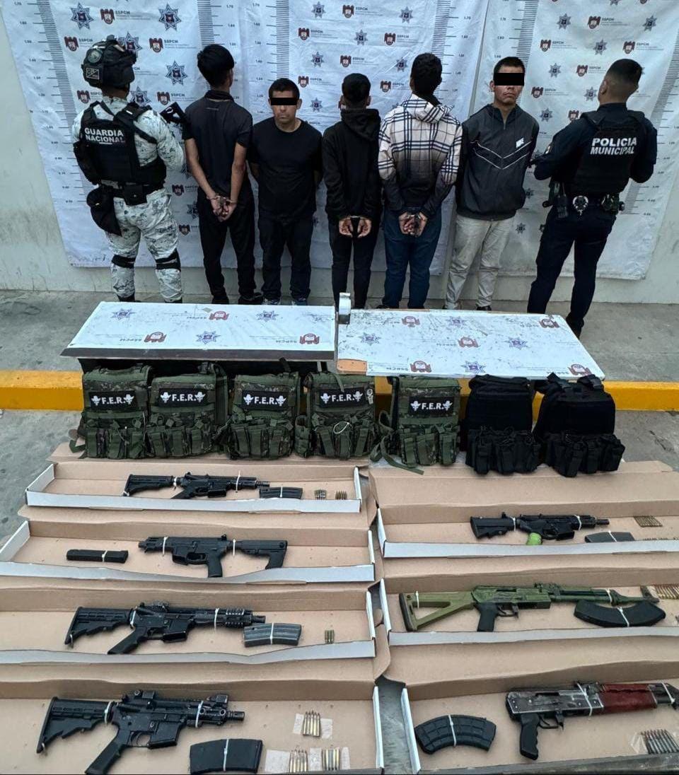 Policía Municipal y fuerzas federales decomisan arsenal y desarticulan célula delictiva