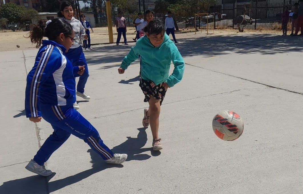 Rueda el balón en torneo delegacional de futbol 7 del IMDET