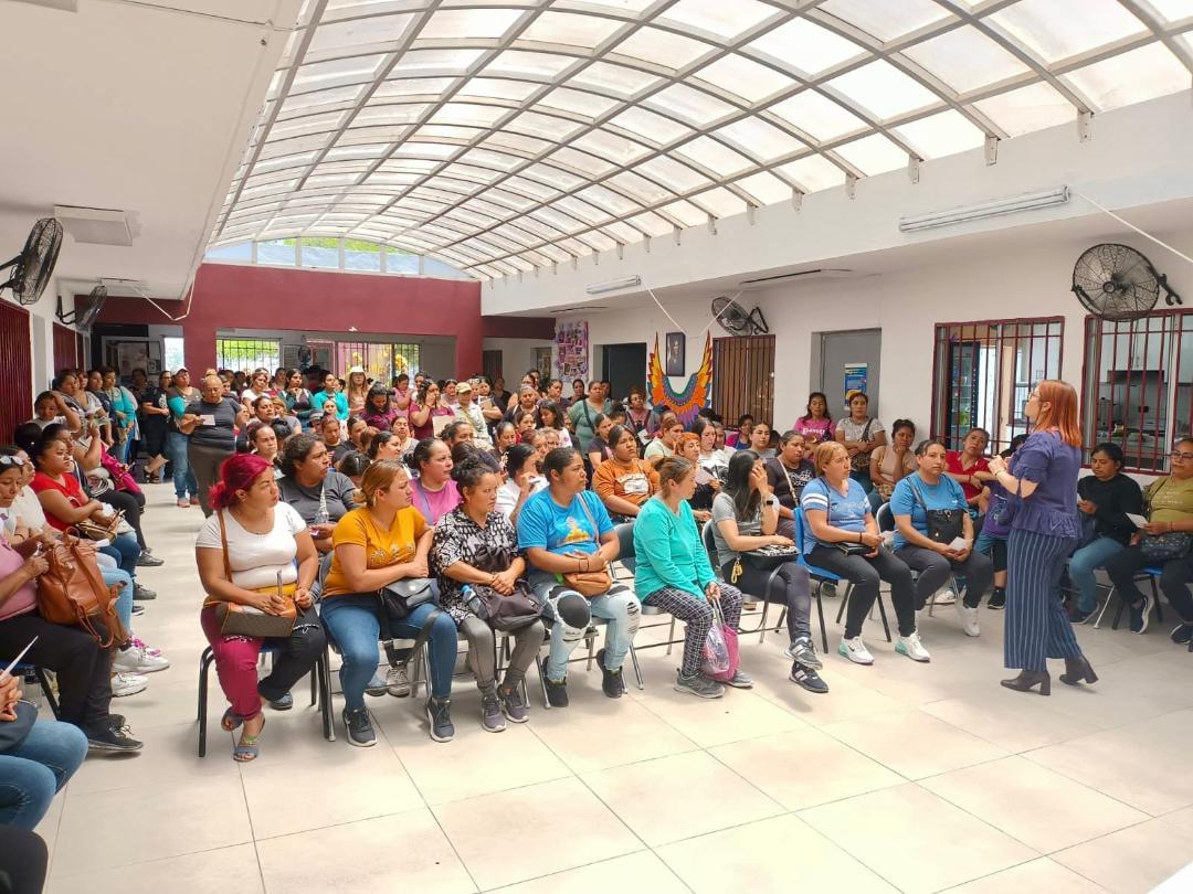 Imparte CEJUM plática de prevención de violencias en centro comunitario el tecolote