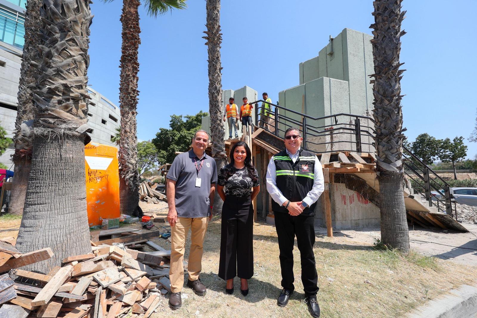 AYUNTAMIENTO DE TIJUANA ADECÚA PUENTE PEATONAL PARA USO DE BICICLETA