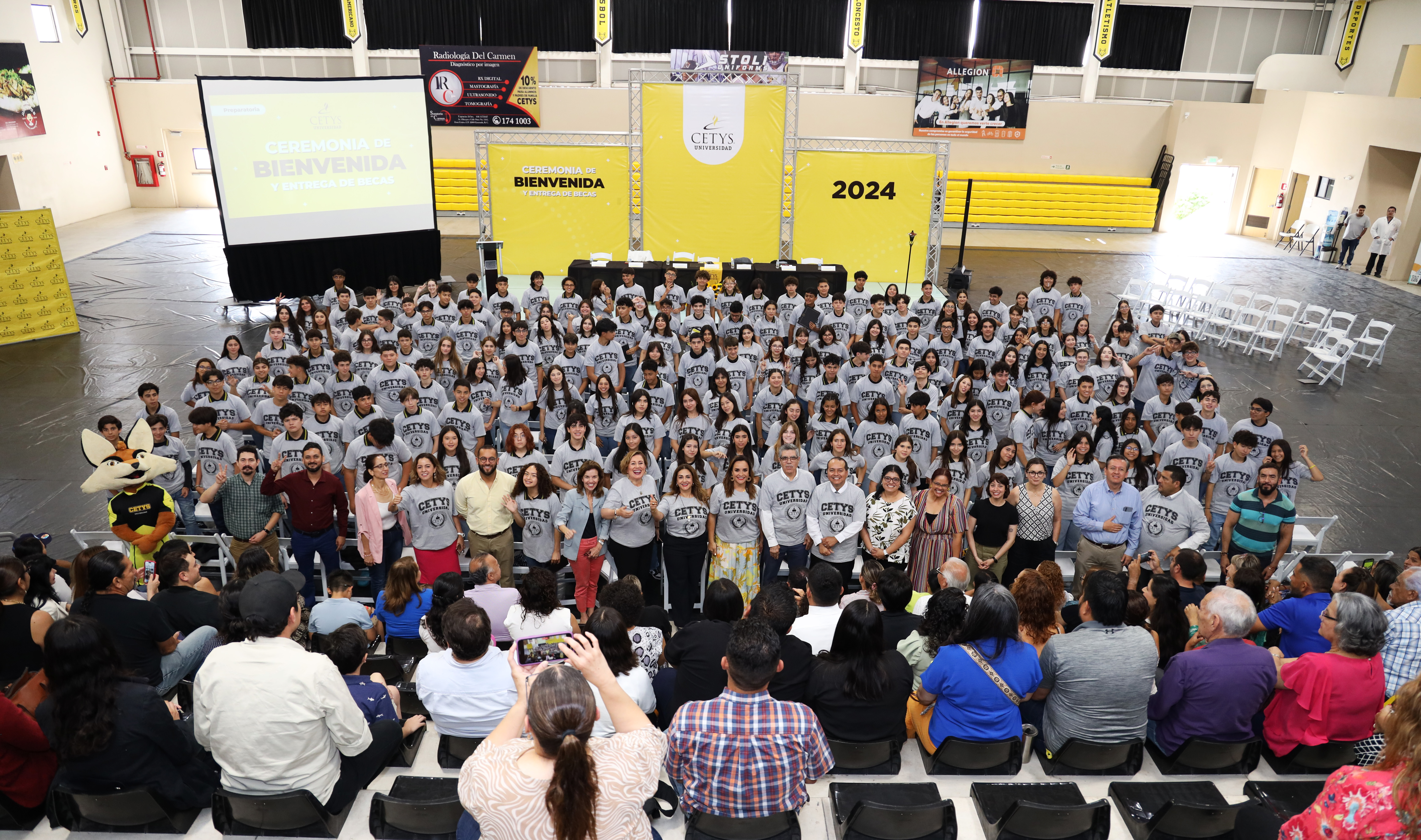 DAN BIENVENIDA A ESTUDIANTES DE NUEVO INGRESO CON ENTREGA DE BECAS EN CETYS ENSENADA