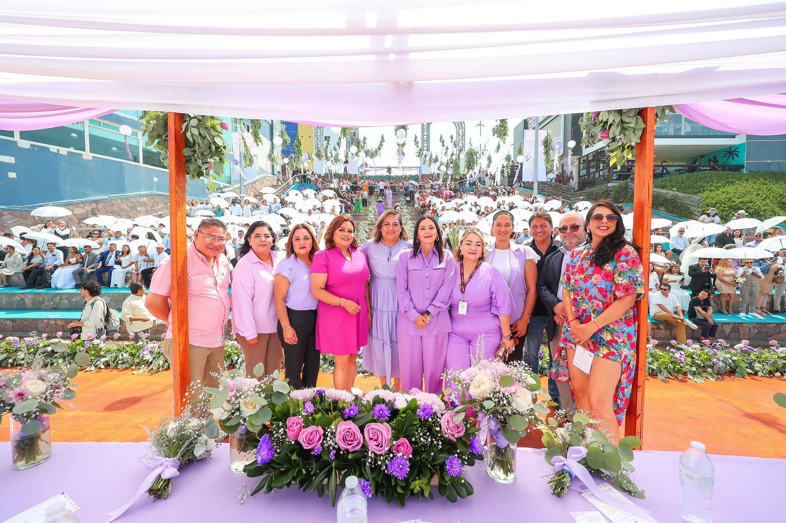 Celebra Ayuntamiento de Tijuana matrimonios colectivos con 150 parejas unidas frente al mar