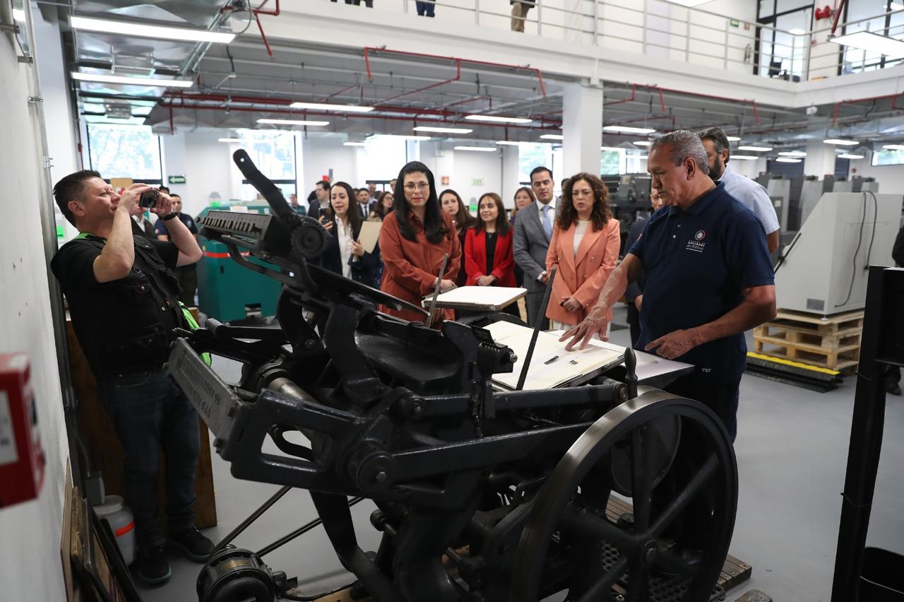 Inaugura Marcela Guerra Castillo la nueva sede de los Talleres Gráficos de la Cámara de Diputados