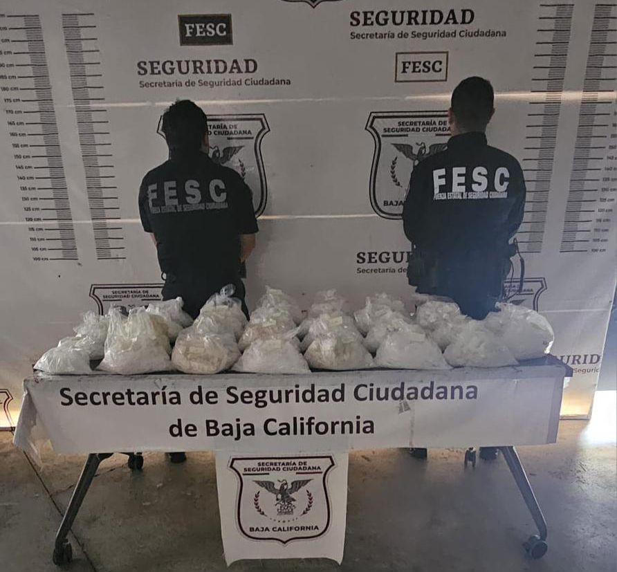 Encuentran oficiales de la FESC 35 kilos de metanfetamina dentro de vehículo abandonado en Tijuana