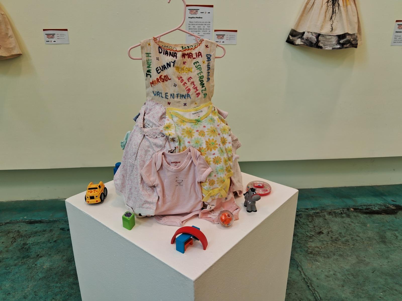 CEART Rosarito inaugura exposición colectiva “Vestido Naranja”