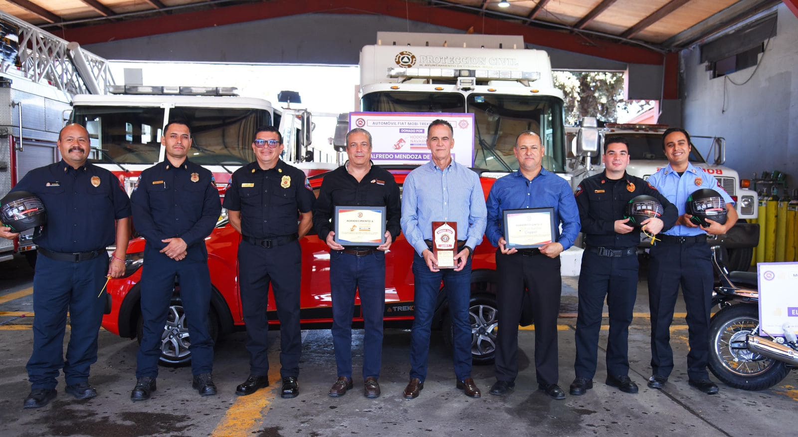 RECONOCE ARAM HODOYAN HEROICA LABOR DE BOMBEROS CON RIFA DE VEHÍCULO DEL AÑO