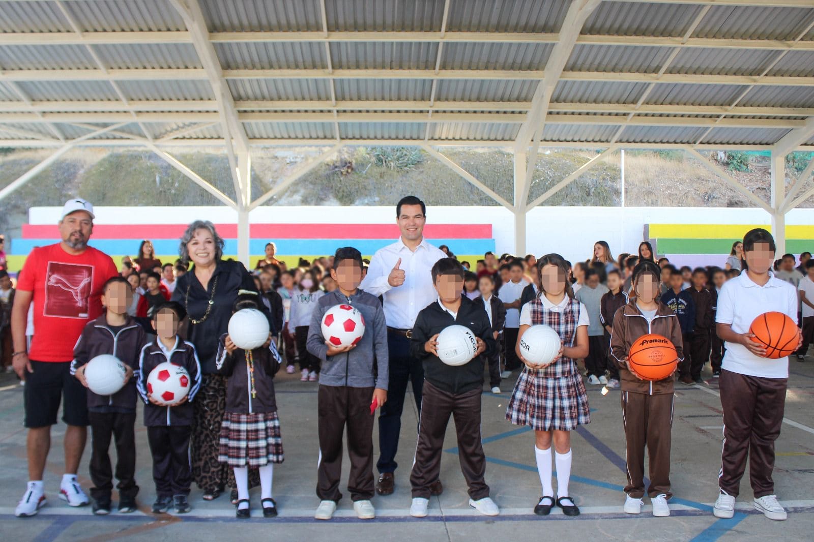 DIPUTADO BETO VALLE ENTREGA MATERIAL DEPORTIVO A LA PRIMARIA BOCANEGRA