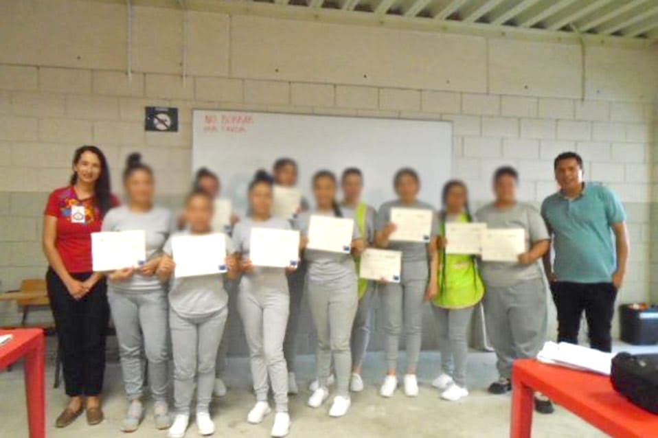 LLEVAN TALLER DE EMPRENDIMIENTO A MUJERES EN CENTROS PENITENCIARIOS