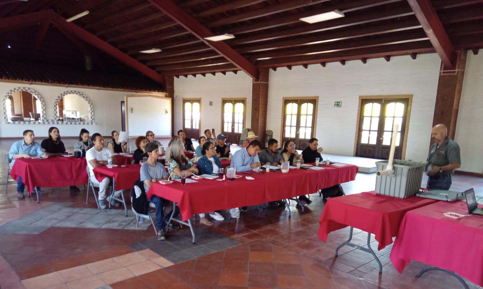 Capacita CESPT a sector restaurantero de Playas de Rosarito para un manejo adecuado de sus residuos