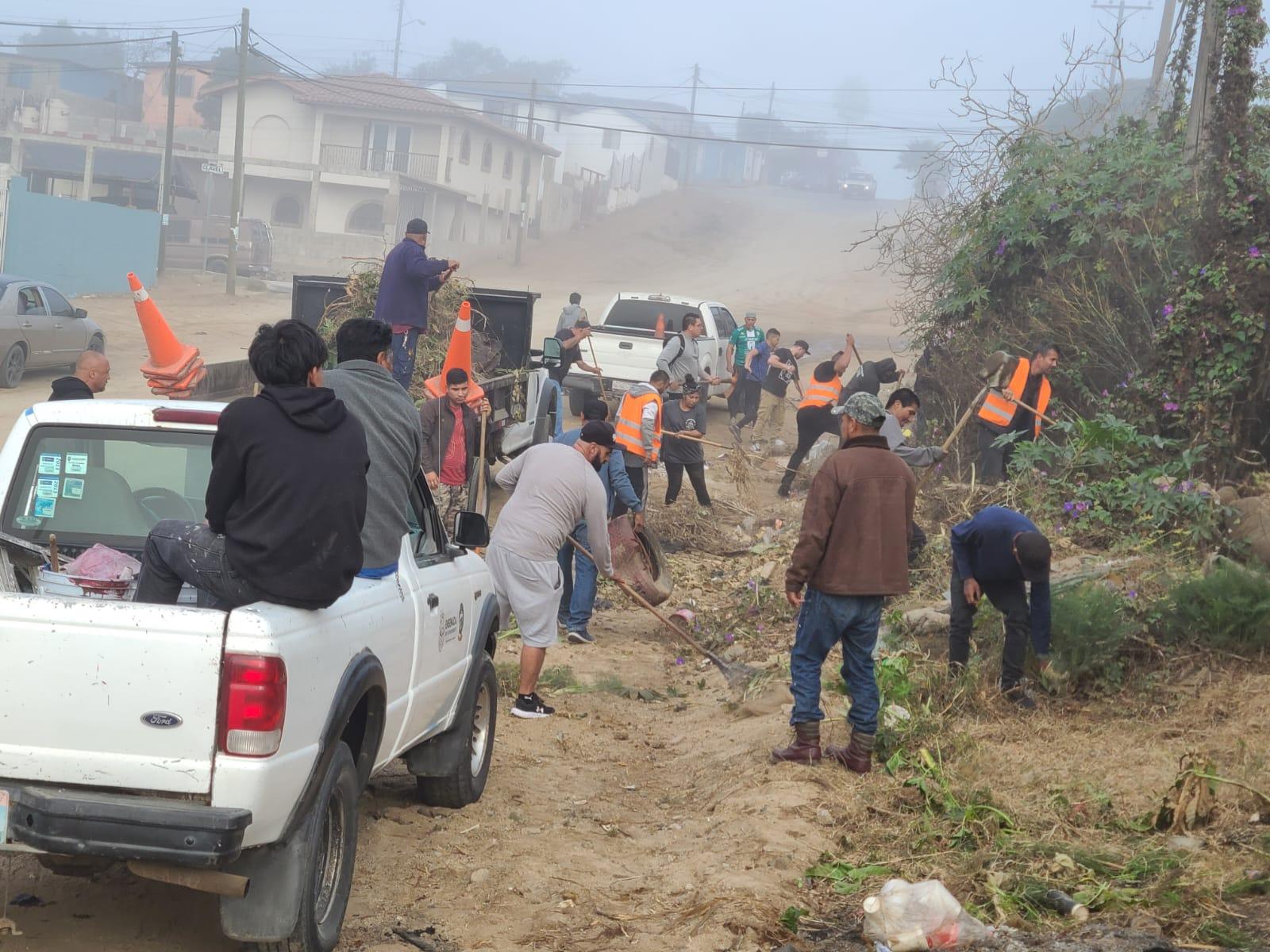 Retira Gobierno de Ensenada más de 3 toneladas de basura en jornada de limpieza en la colonia Lomitas Indeco