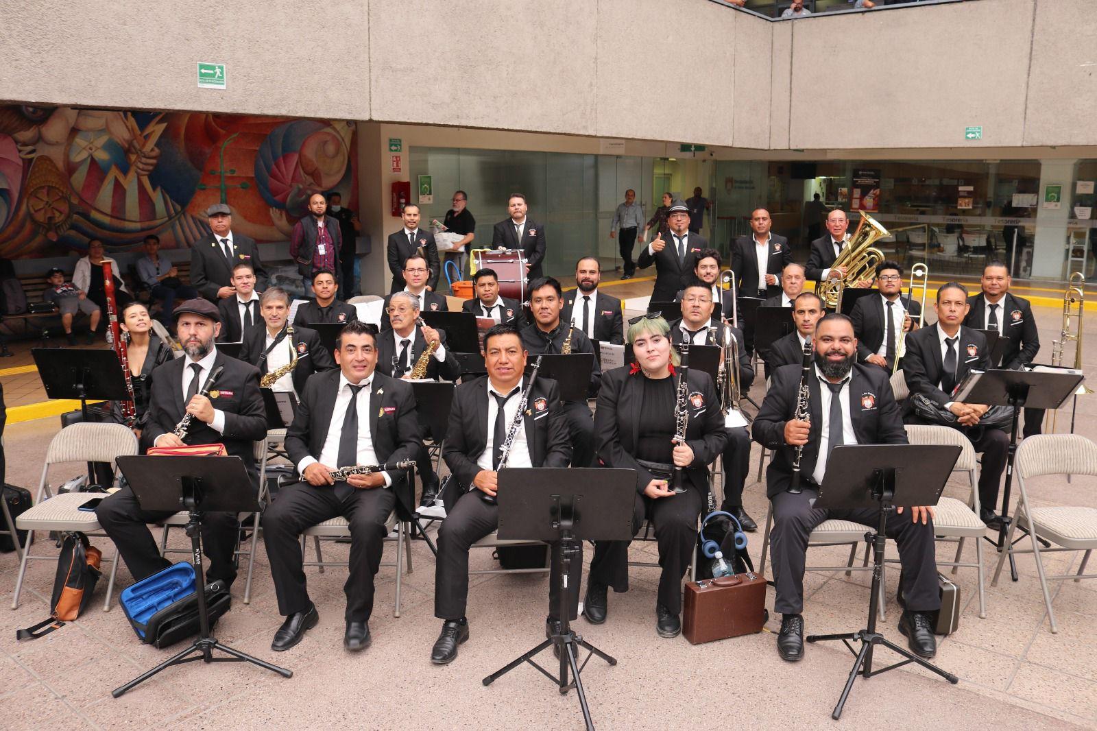 Engalana banda de música del XXV Ayuntamiento de Tijuana con concierto en Palacio Municipal