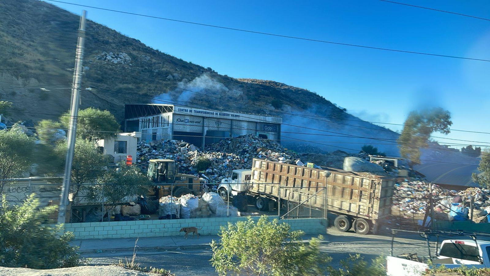 Controlan bomberas y bomberos de Tecate incendio en centro de transferencia