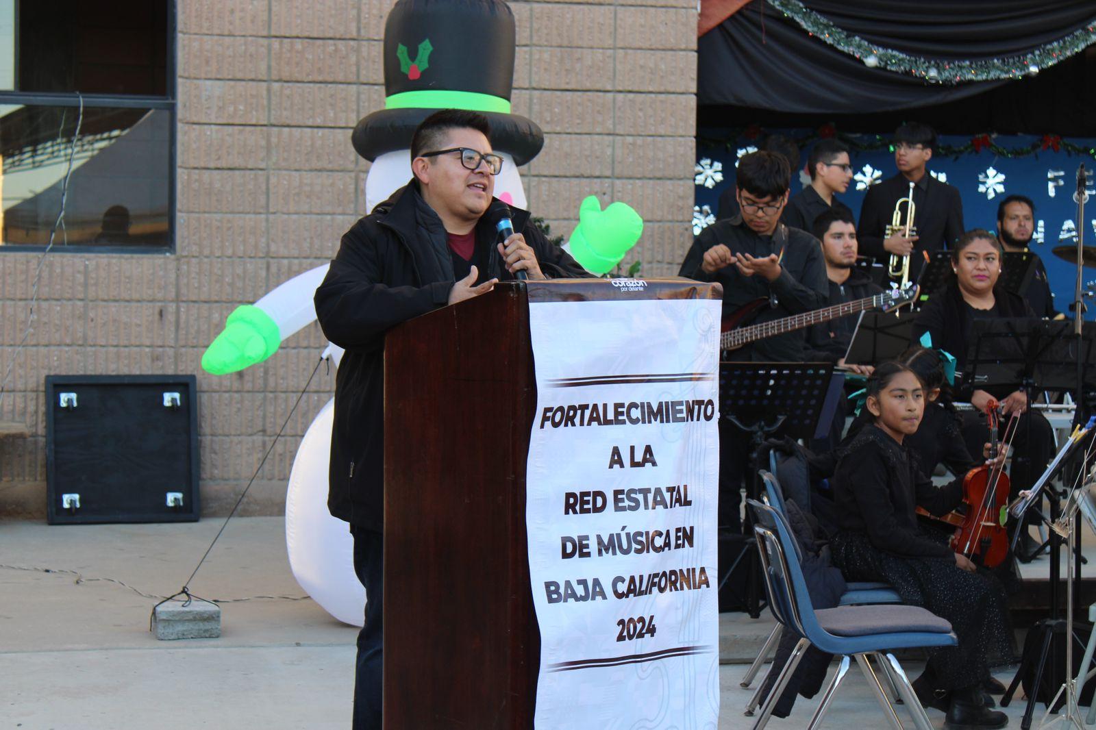 Ofrece ensamble Orquestl Wa-Kuatay concierto navideño en COBACH primer Ayuntamiento de Rosarito