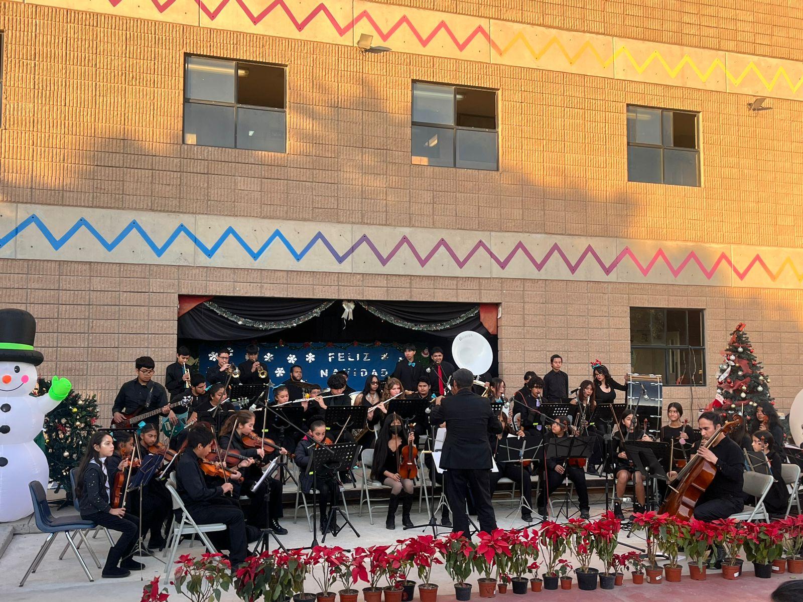 OFRECE ENSAMBLE ORQUESTL WA-KUATAY CONCIERTO NAVIDEÑO EN COBACH PRIMER AYUNTAMIENTO DE ROSARITO