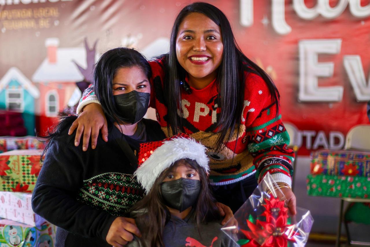 Celebra Dip. Evelyn Sánchez posada comunitaria con regalos y cenas navideñas