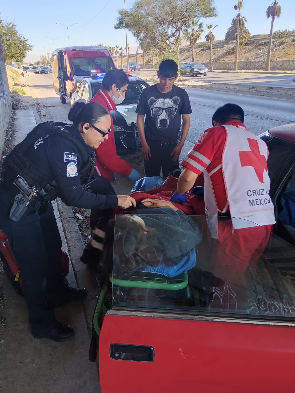 Policías municipales apoyaron a mujer en labor de parto