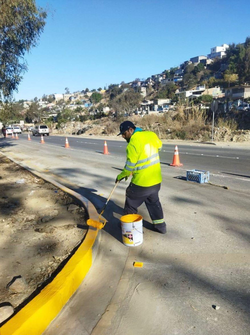 Coloca XXV Ayuntamiento de Tijuana señalética en tramo del libramiento Rosas Magallón