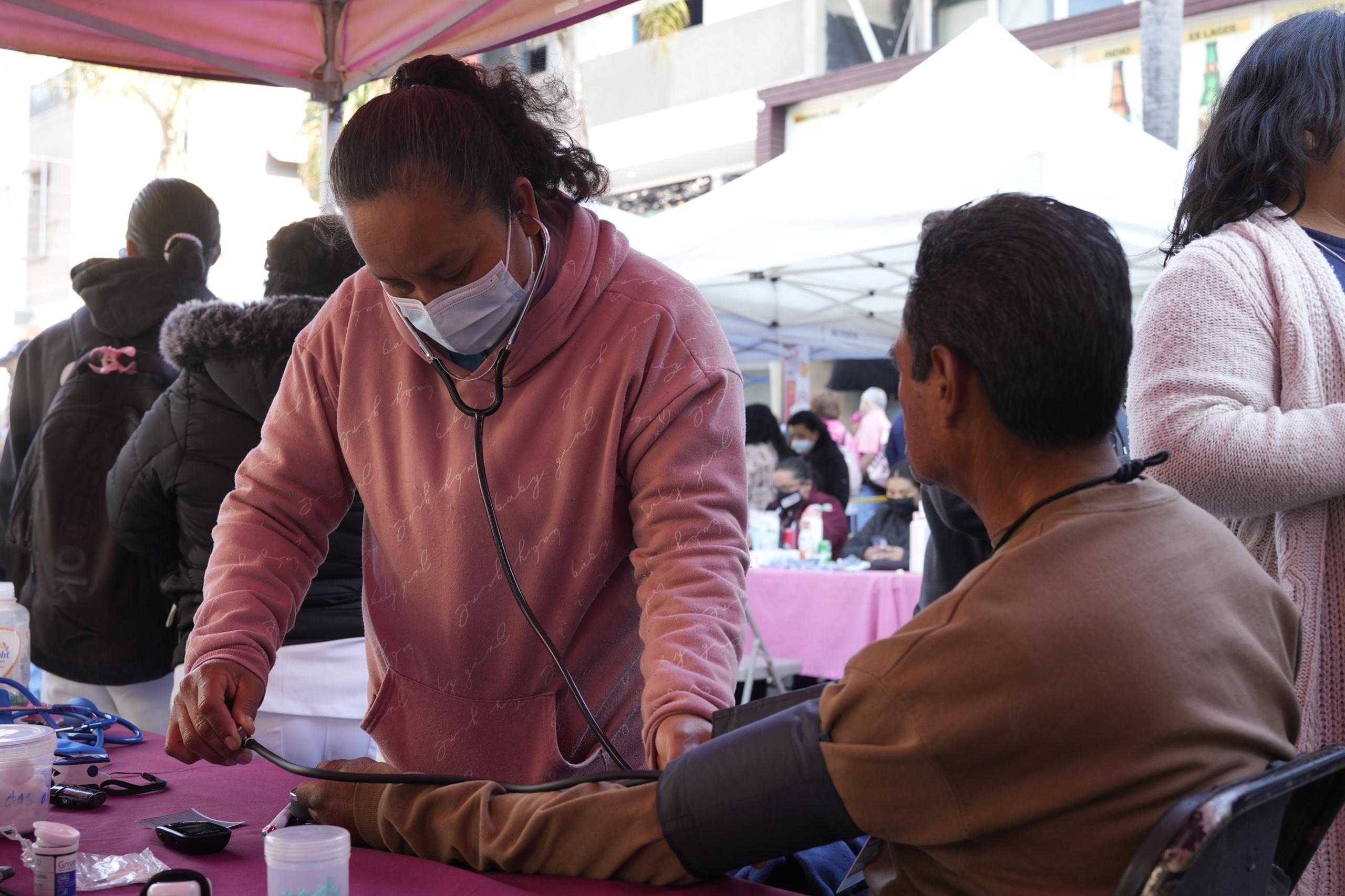 Lleva XXV Ayuntamiento de Tijuana jornada de bienestar a la avenida revolución