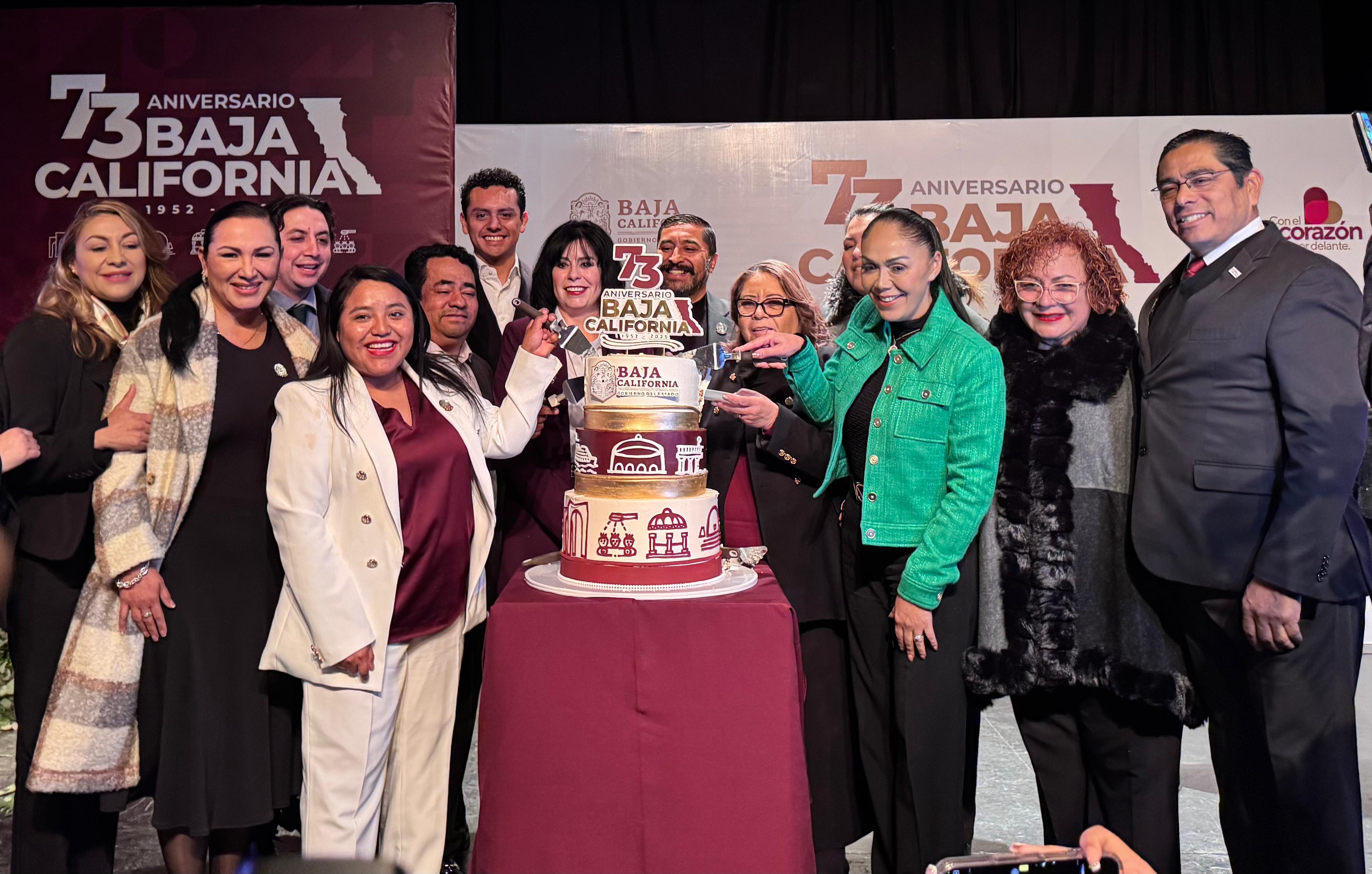 PRESIDENTA DEL CONGRESO PARTICIPA EN CEREMONIA DEL 73 ANIVERSARIO DE BAJA CALIFORNIA