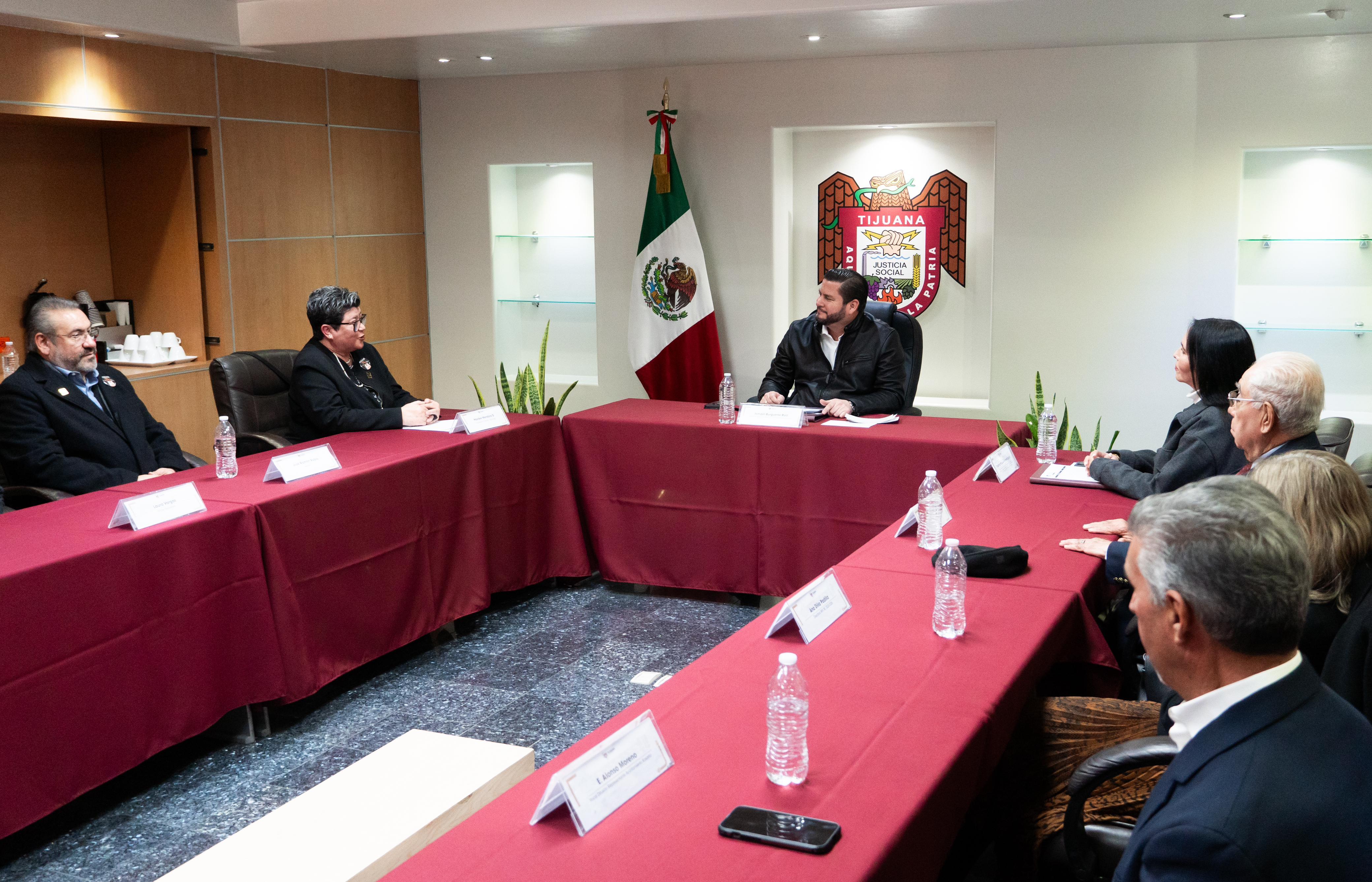 TOMA PROTESTA PRESIDENTE MUNICIPAL ISMAEL BURGUEÑO A INTEGRANTES DEL COLEGIO DE VALUADORES ESTADO DE BAJA CALIFORNIA A.C.