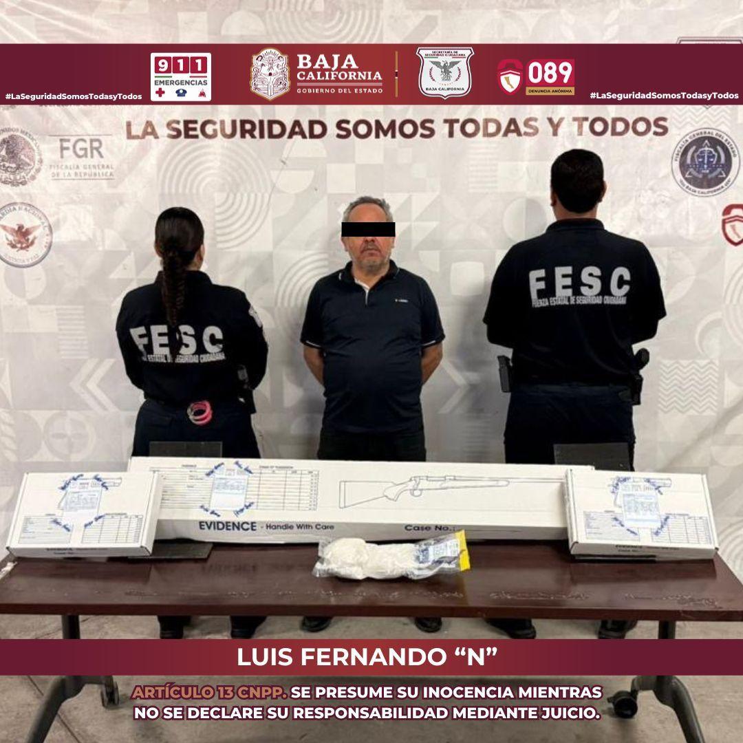 Asegura fuerza estatal a conductor en posesión de armas de fuego en Playas de Rosarito
