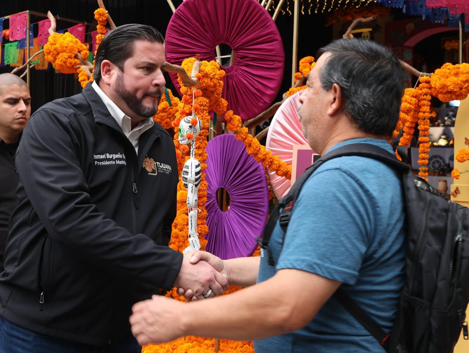 Inaugura Gobierno Municipal altar de muertos en honor a Ifigenia Martínez