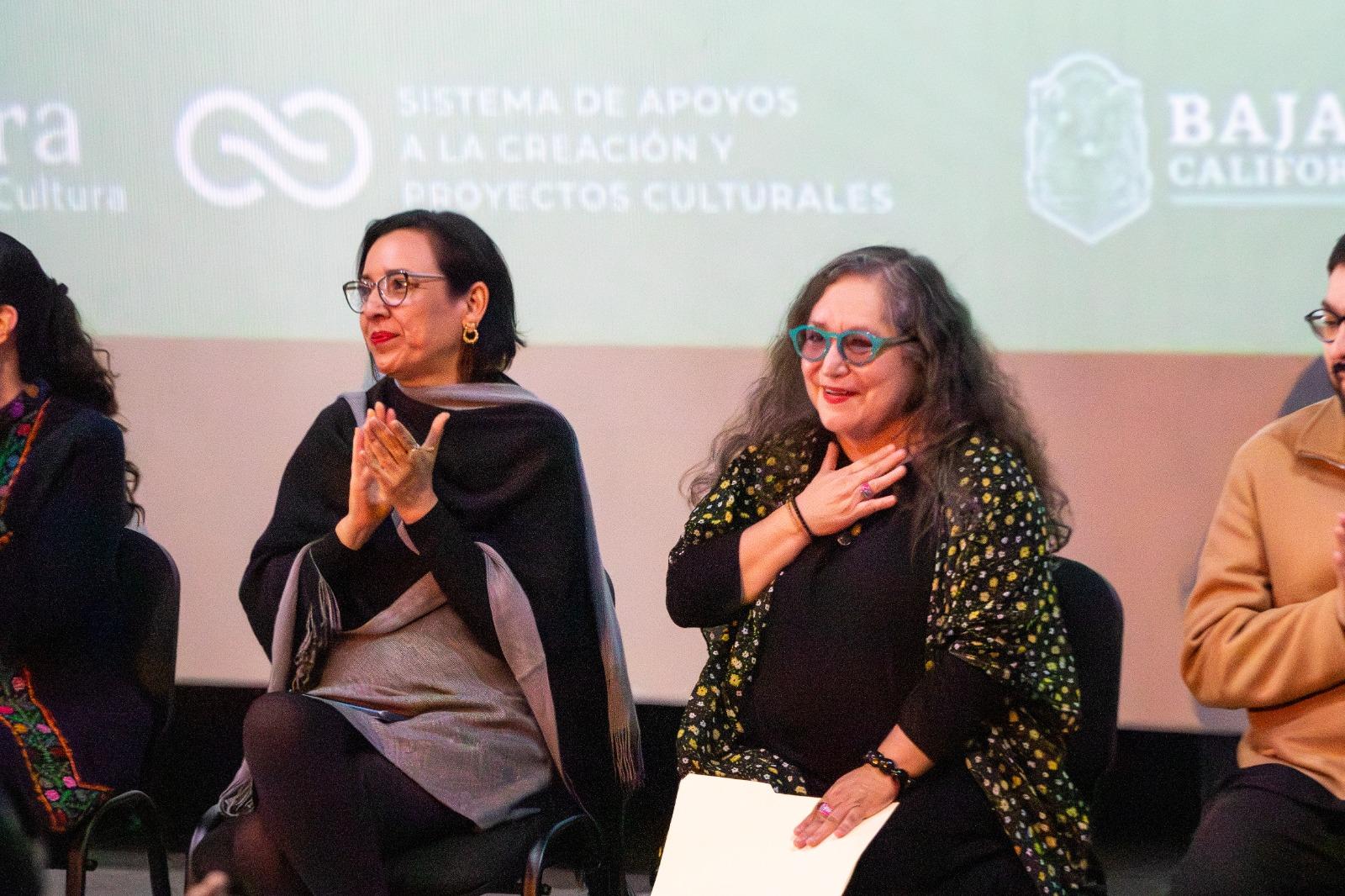 Entrega cultura reconocimiento a Lídice Figueroa como creadora emérita 2025 de la convocatoria PECDA