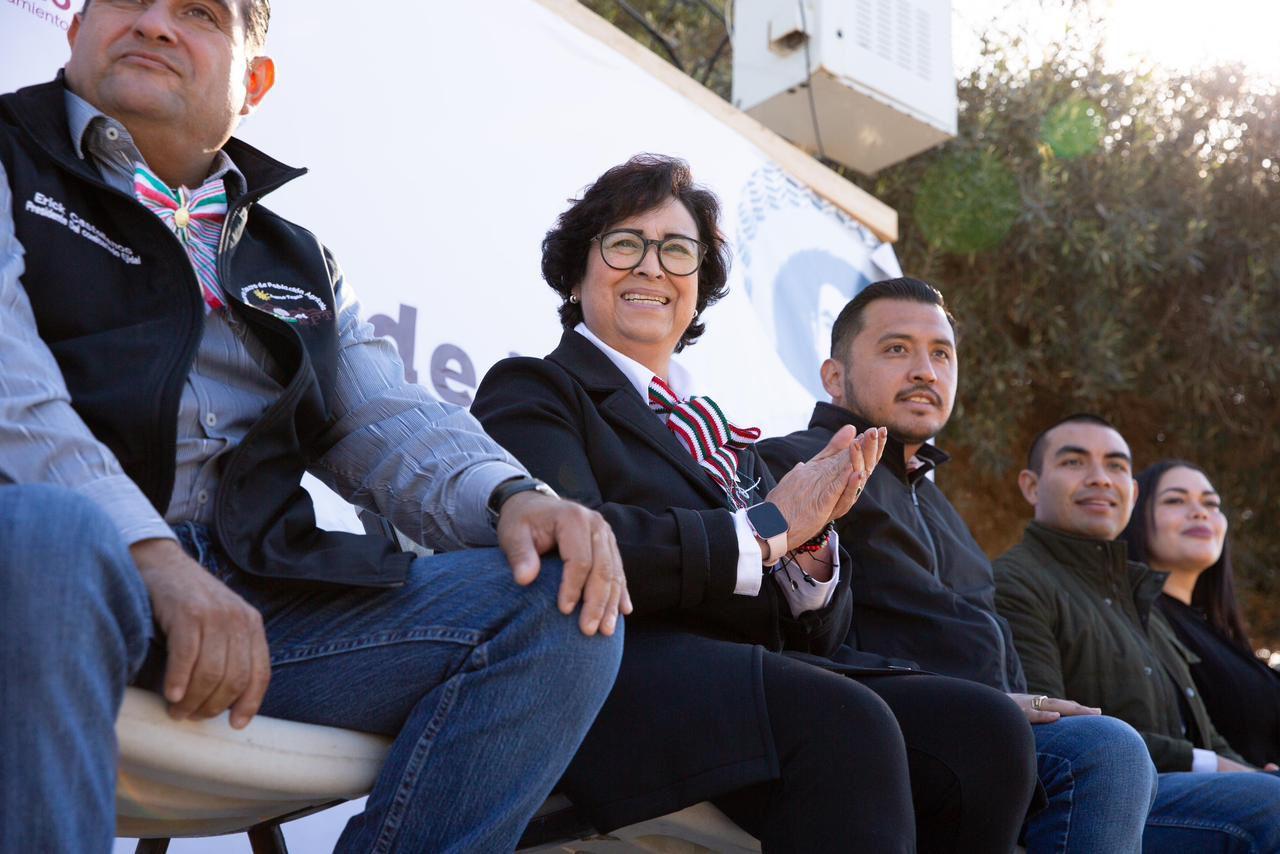 Rocío Adame lidera con éxito el Desfile del 115 aniversario de la Revolución Mexicana en Primo Tapia