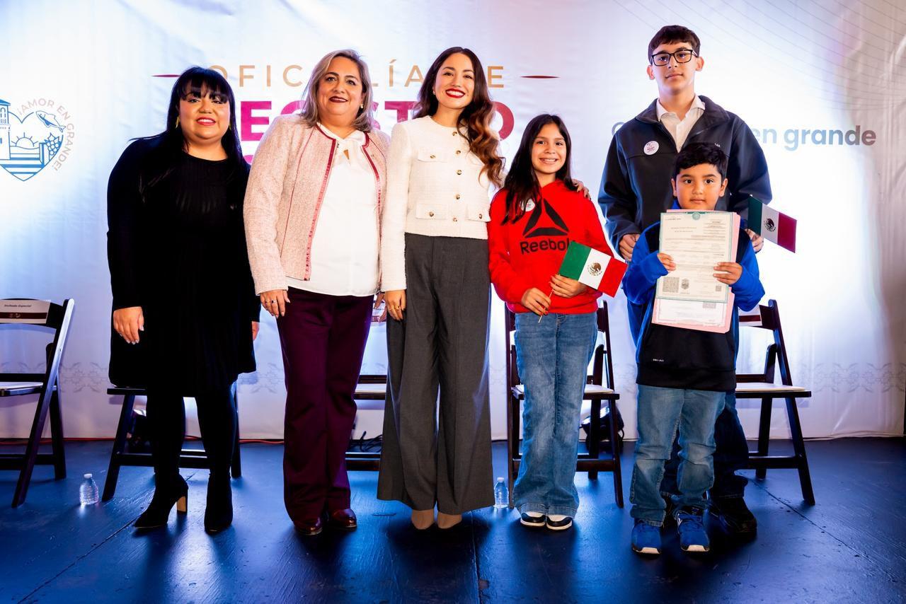 Beneficia gobierno de Claudia Agatón a 1,247 menores con actas de doble nacionalidad