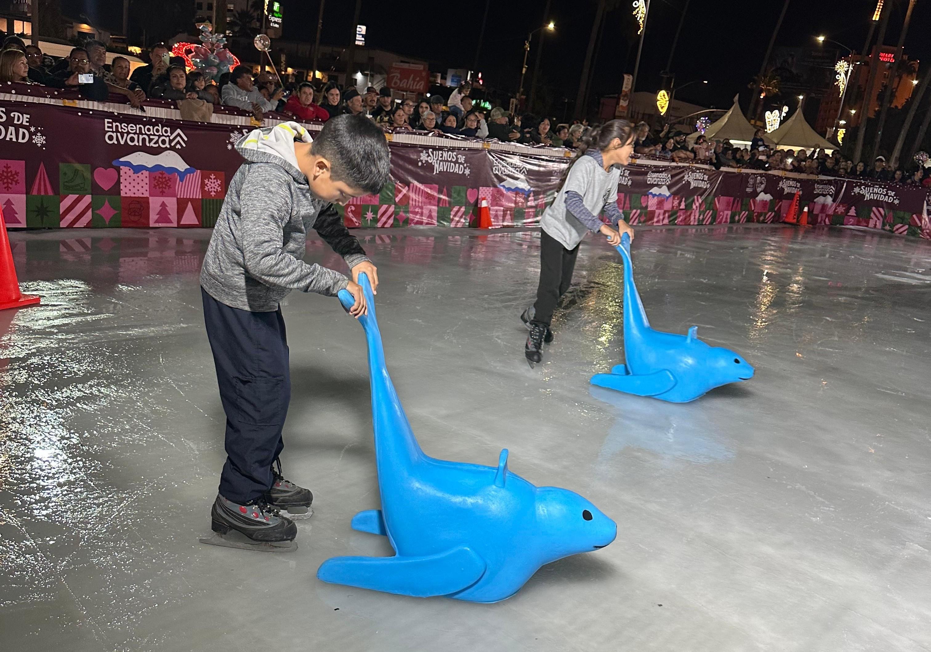 En días de lluvia, pista de patinaje sobre hielo permanecerá cerrada