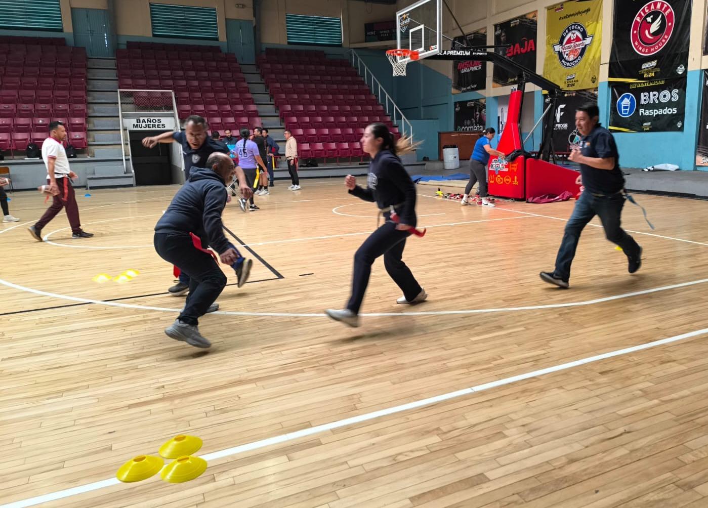 Docentes de educación física de Tecate participan en taller de nuevas prácticas deportivas