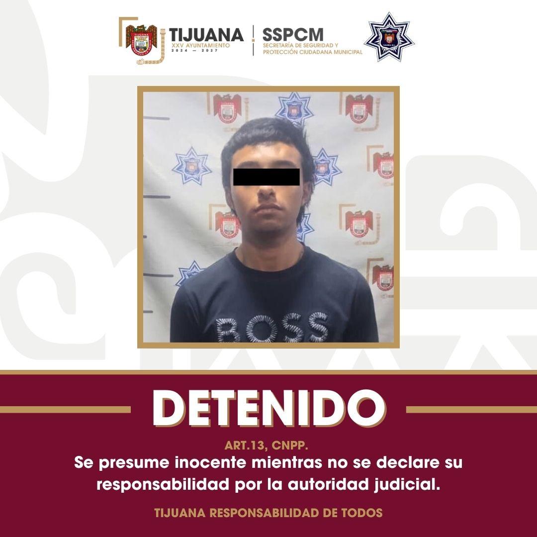 Detiene Policía Municipal a hombre armado con réplicas tras amenazar a una mujer