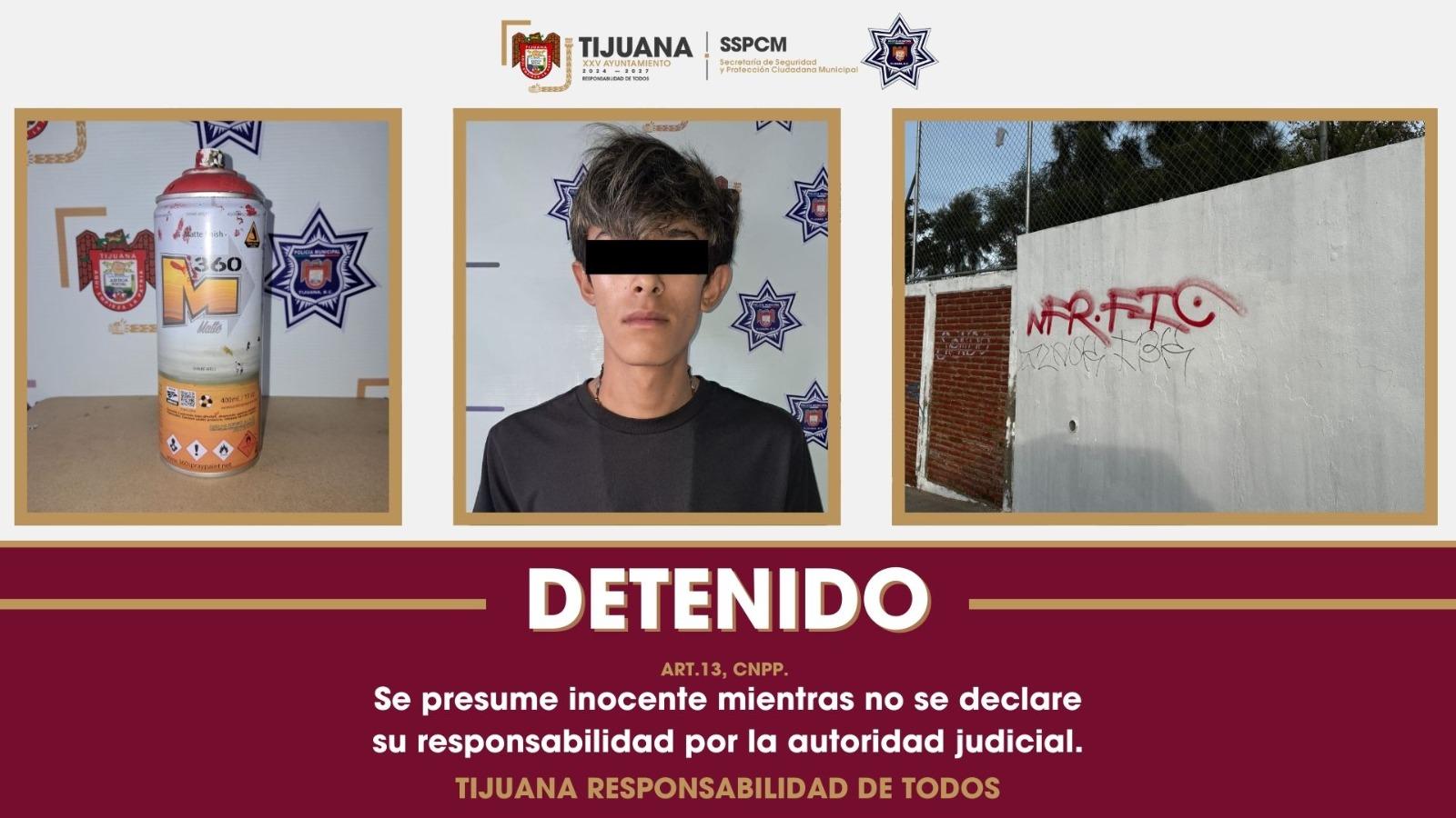Recorridos preventivos de la Policía Municipal de Tijuana en planteles escolares permiten detención de presunto grafitero en Villas Santa Fe