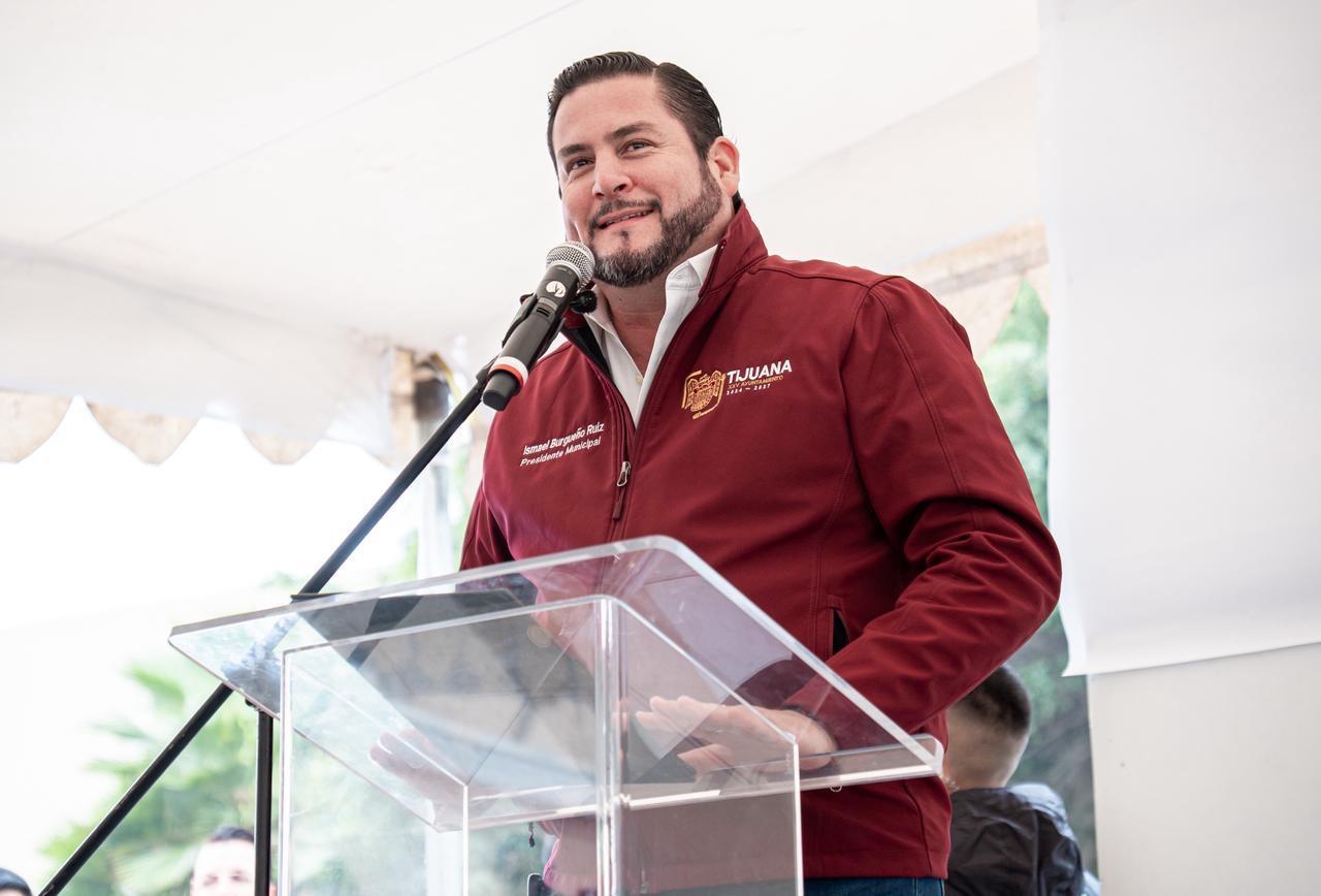 Entrega Ismael Burgueño 500 paquetes de techumbre para familias tijuanenses